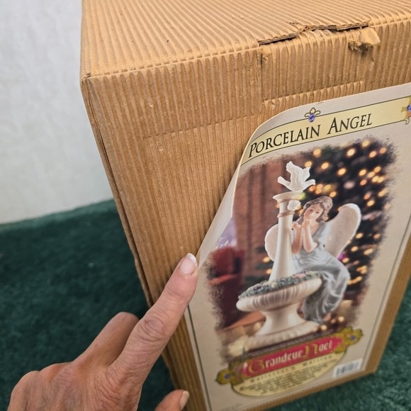 Porcelin Angel Grandeur Noel Collector Edition 2002 Christmas Holiday Decor NWOT - Picture 9 of 15